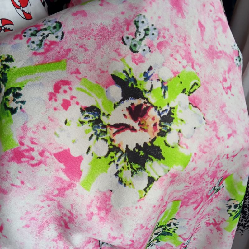 Kain Silk Crepe Motif Bunga Import - Kain Zara Crepe - Kain Silk Motif - Kain Silk Luxury - Kain Sat