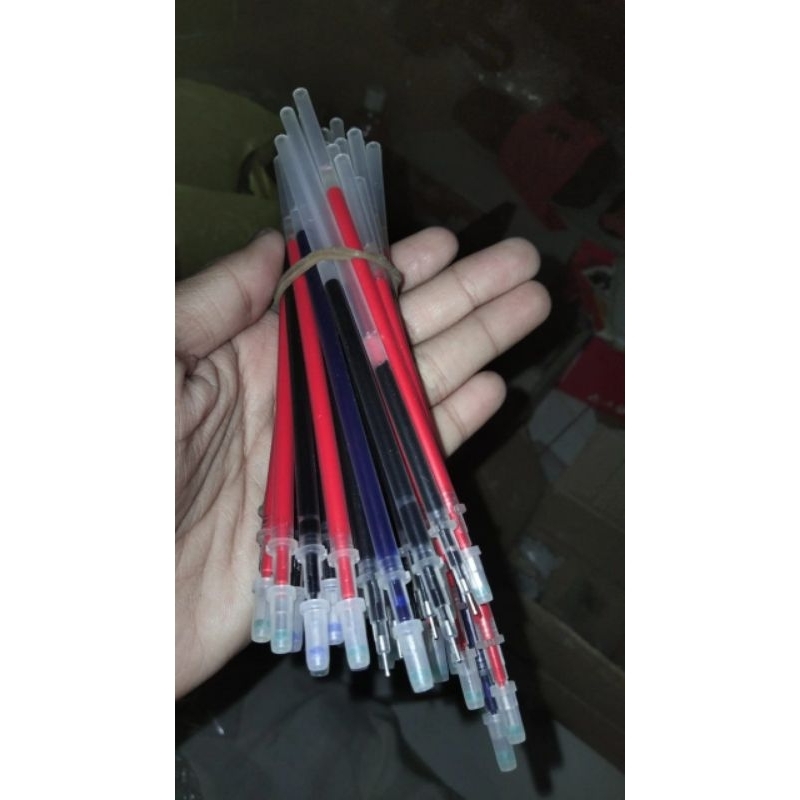 

isi ulang pena gel dapet 6, bebas pilih warna .