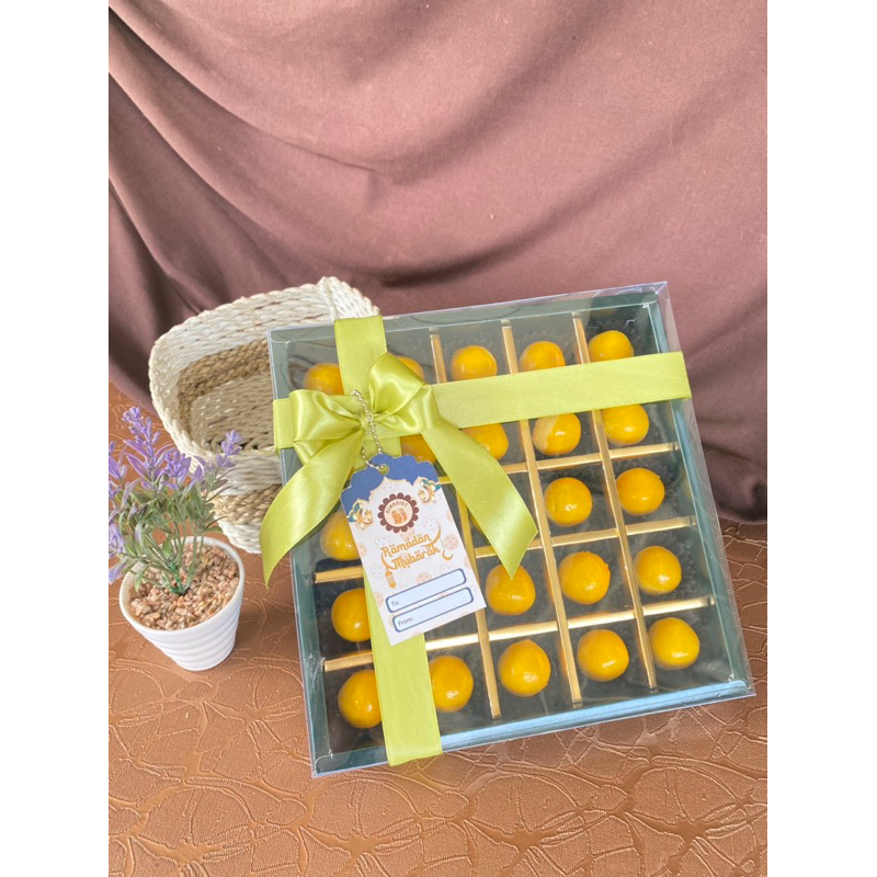 

[ READY SIAP KIRIM] HAMPERS KUE KERING LEBARAN IDUL FITRI
