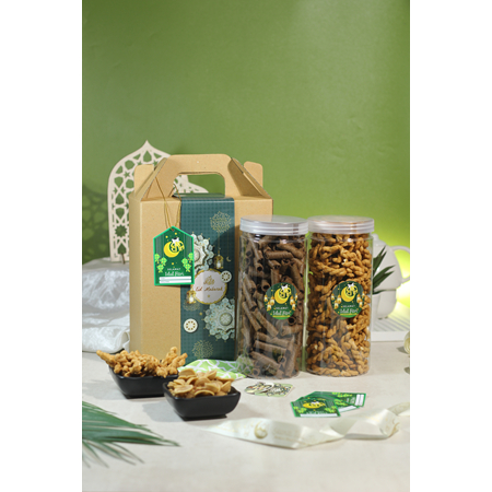 

HAMPERS LEBARAN IDUL FITRI CAMCAM BOX MIX 2TOPLES1300ML GOL B