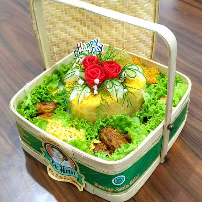 

Hantaran Nasi Kuning 4 Porsi