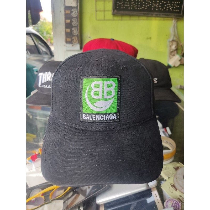 topi balenciaga preloved