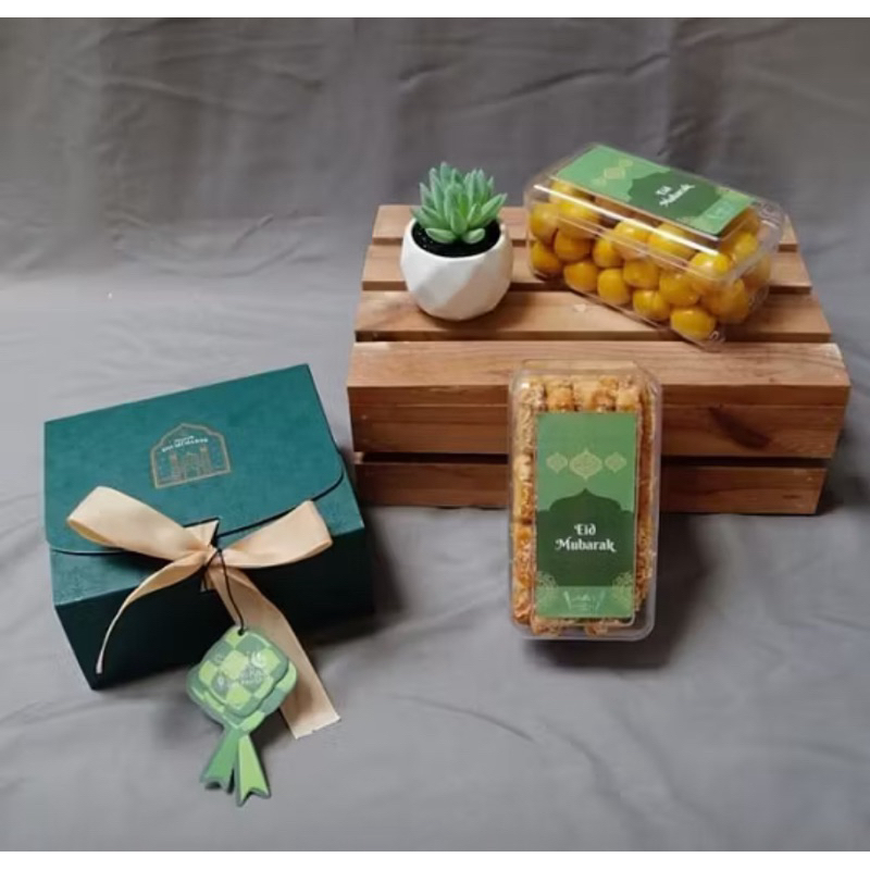 

10 Pcs Box Lebaran/Box Idul fitri- Box Majestic HT 2 jejer spot uv + Free Pita(sesuai ketersediaan) &Gift Tag 16,5 x 14,5 x 7 cm