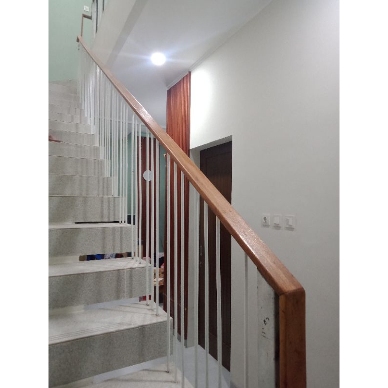 reling tangga besi holo