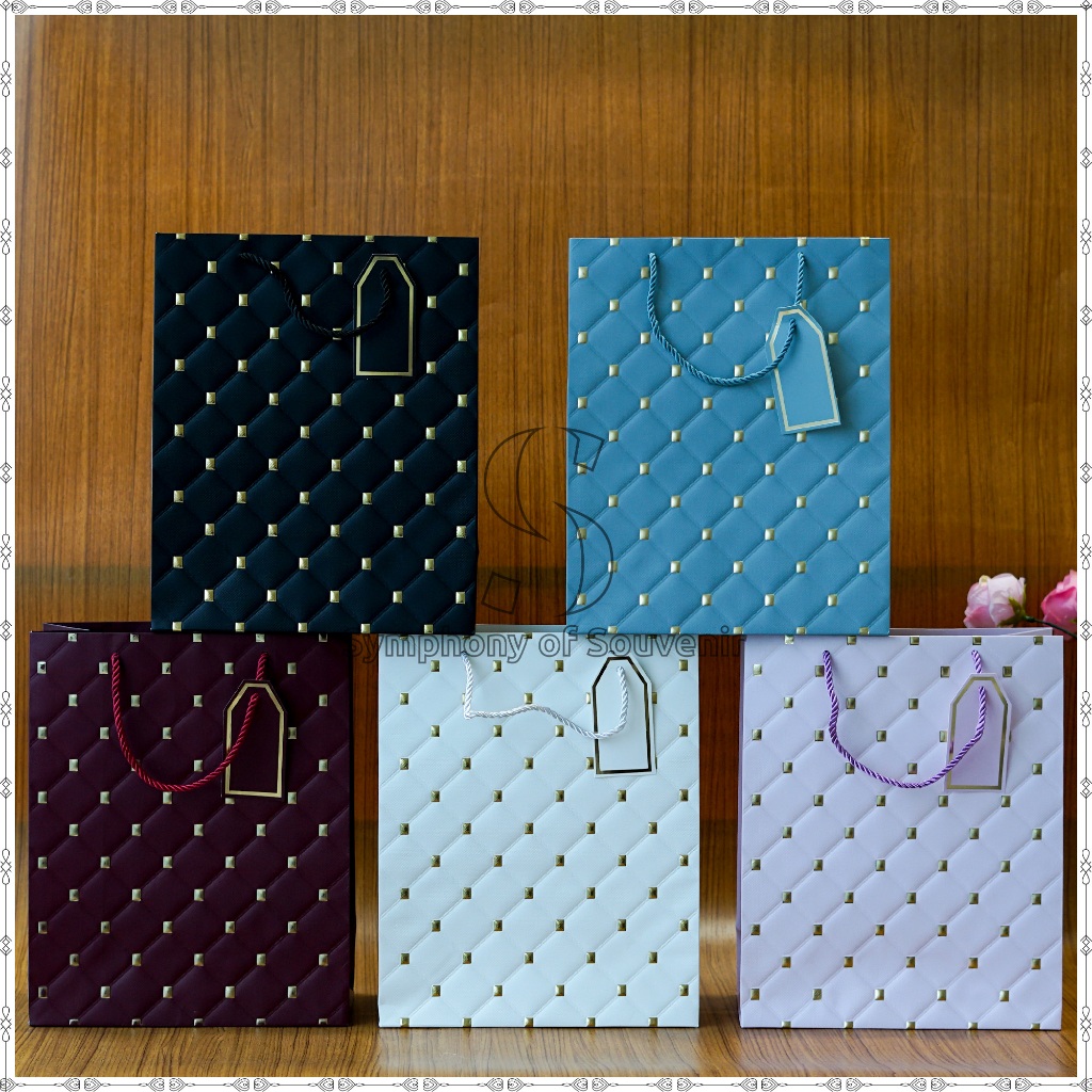 

Paper Bag Emboss Motif Polkadot Emas | Goodie bag | Tas Belanja | Tas Souvenir