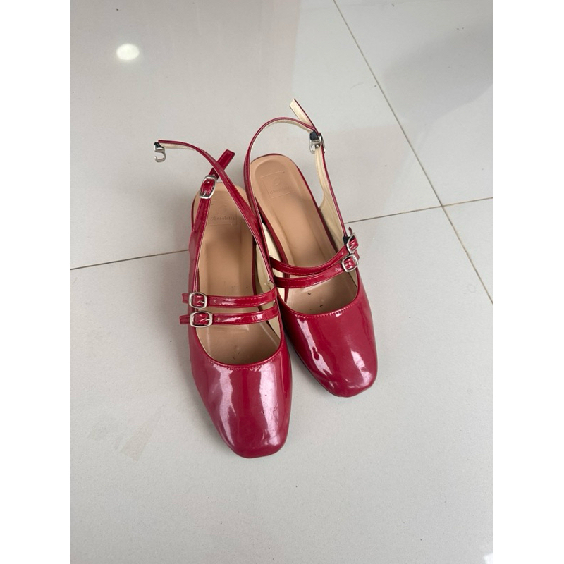 sepatu maroon / merah