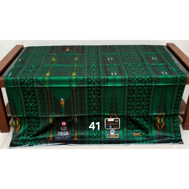 Sarung Tenun Sutra Mega Hidayat 420 Premium Exclusive Full Sutra diatas BHS