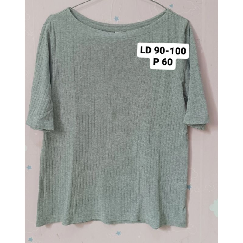 Preloved Kaos Knit T-shirt Uniqlo