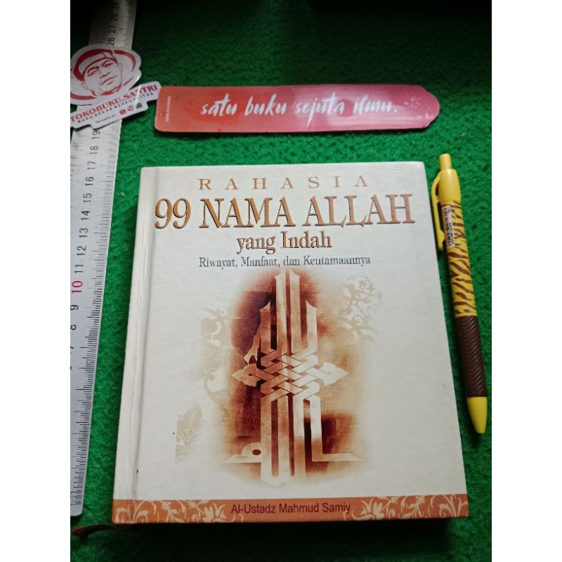 Buku Rahasia 99 Nama Allah yang Indah by Al Ustadz Mahmud Samiy.
