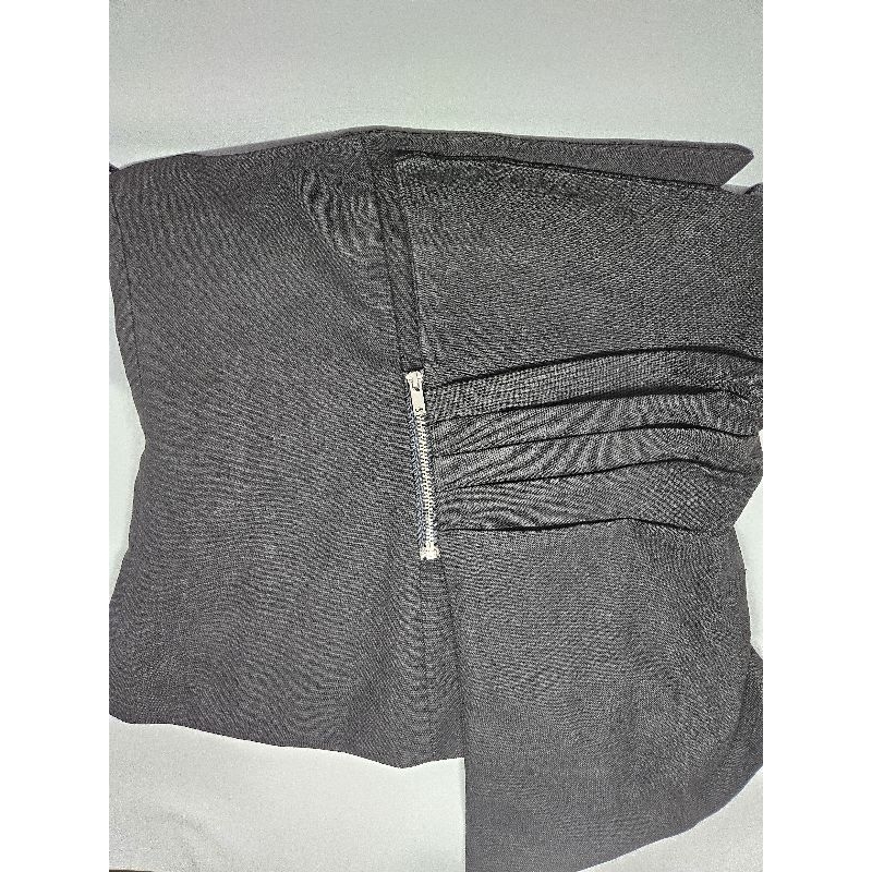 PRELOVED : Vest / Kemben warna hitam. Bahan Katun. Aksen kerut dan ada zipper gold. Brand : Zara. Ko