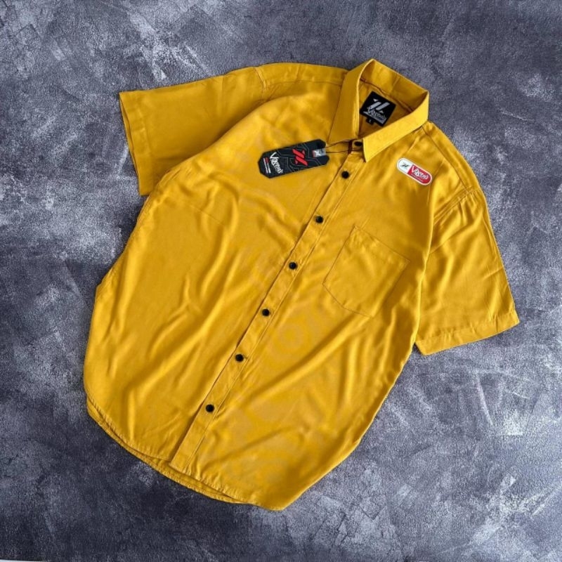 Kemeja Hem Kancing Pria Polos Lengan Pendek Warna Kuning Telur