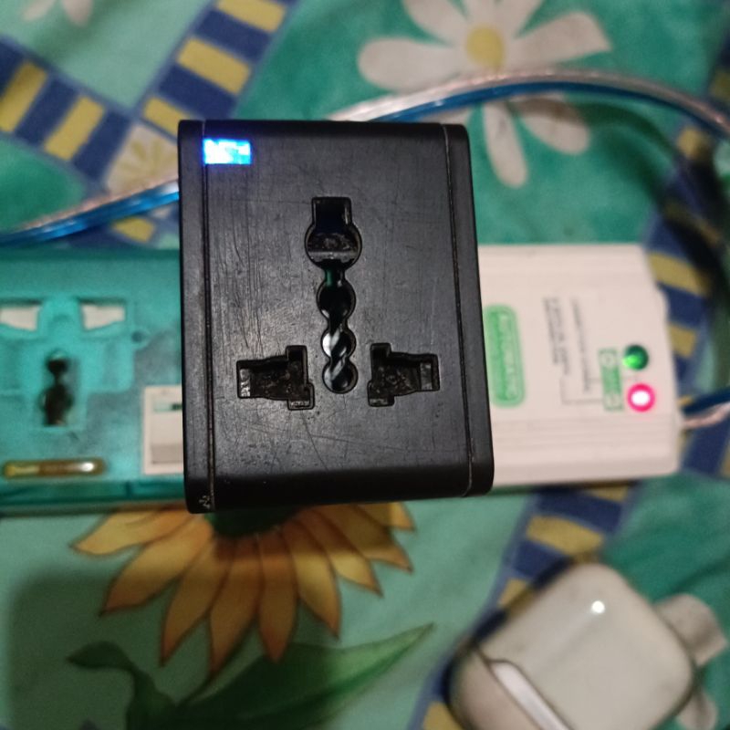 universal travel adaptor krisbow