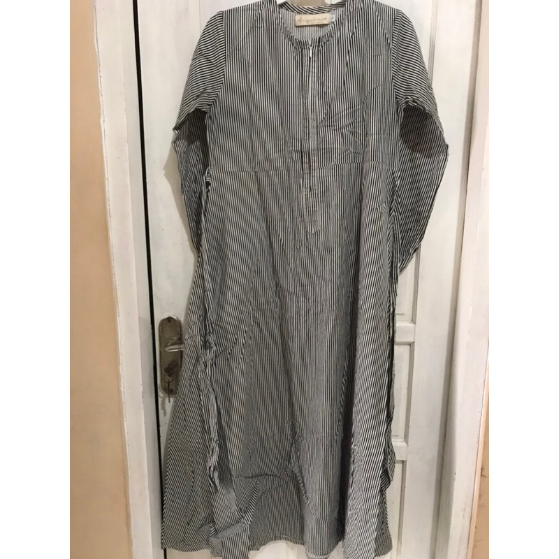 PRELOVED GAMIS ATELIER ANGELINA STRIP HITAM PUTIH
