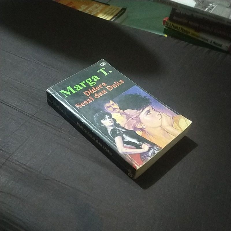 novel marga t. DIDERA SESAL DAN DUKA