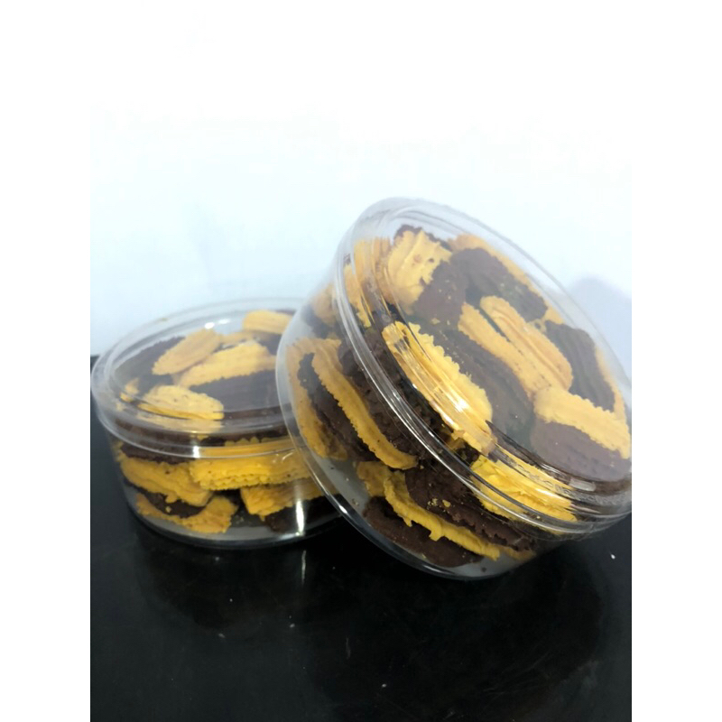 

kue kucing coklat belang kuning
