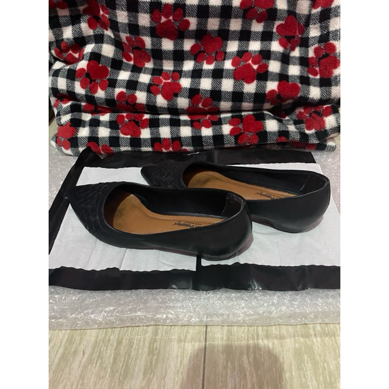 Preloved sepatu flat hush puppies
