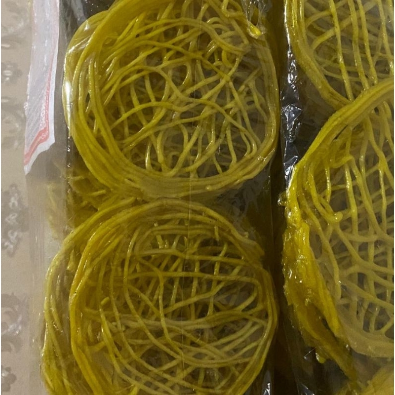

Kerupuk Mie Kuning Ukuran Sedang | Kerupuk Asinan | Cap 28 & 3 Bintang | Per Ball 3,5kg