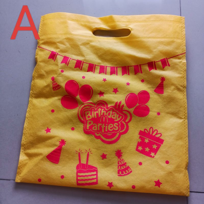 

Tote bag paper bag spundbond shopping bag tas belanja pizza hut holland bakery sushi go cup bop tawan