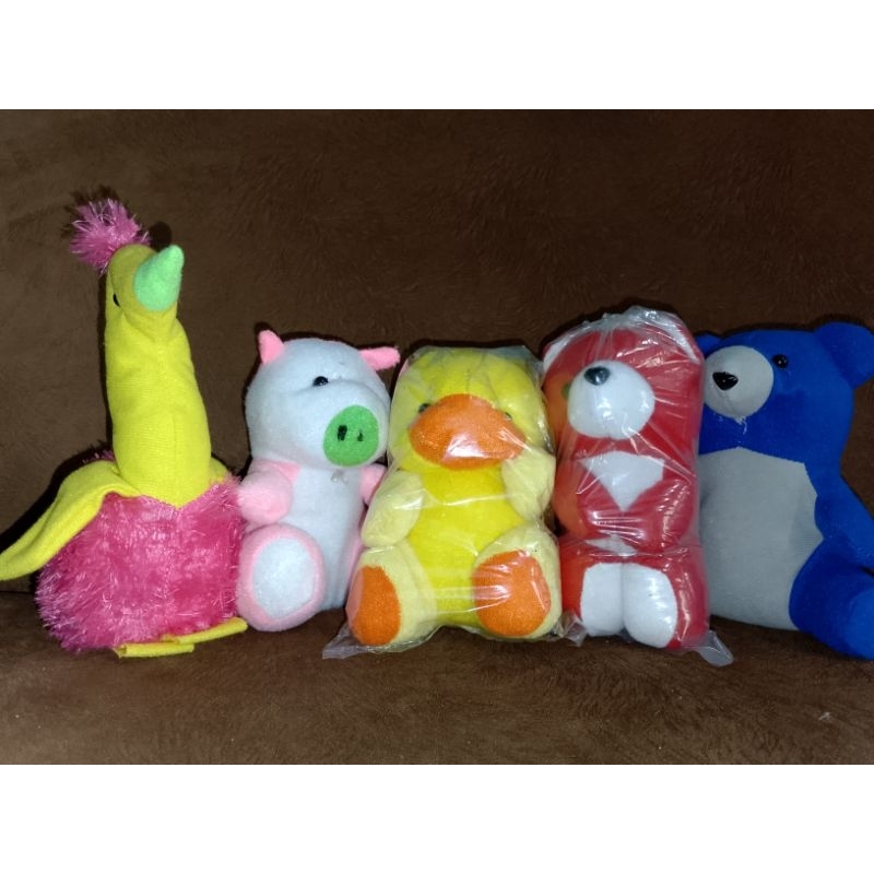 Boneka kecil mainan anak perempuan