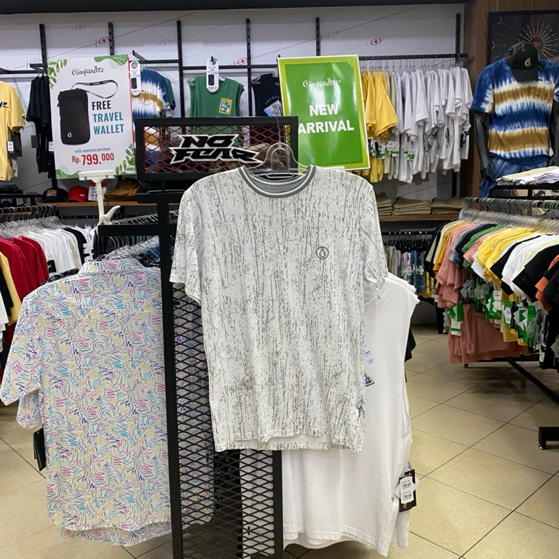 Kaos Volkom MCT Rainy day Short Sleeve Tee White Original