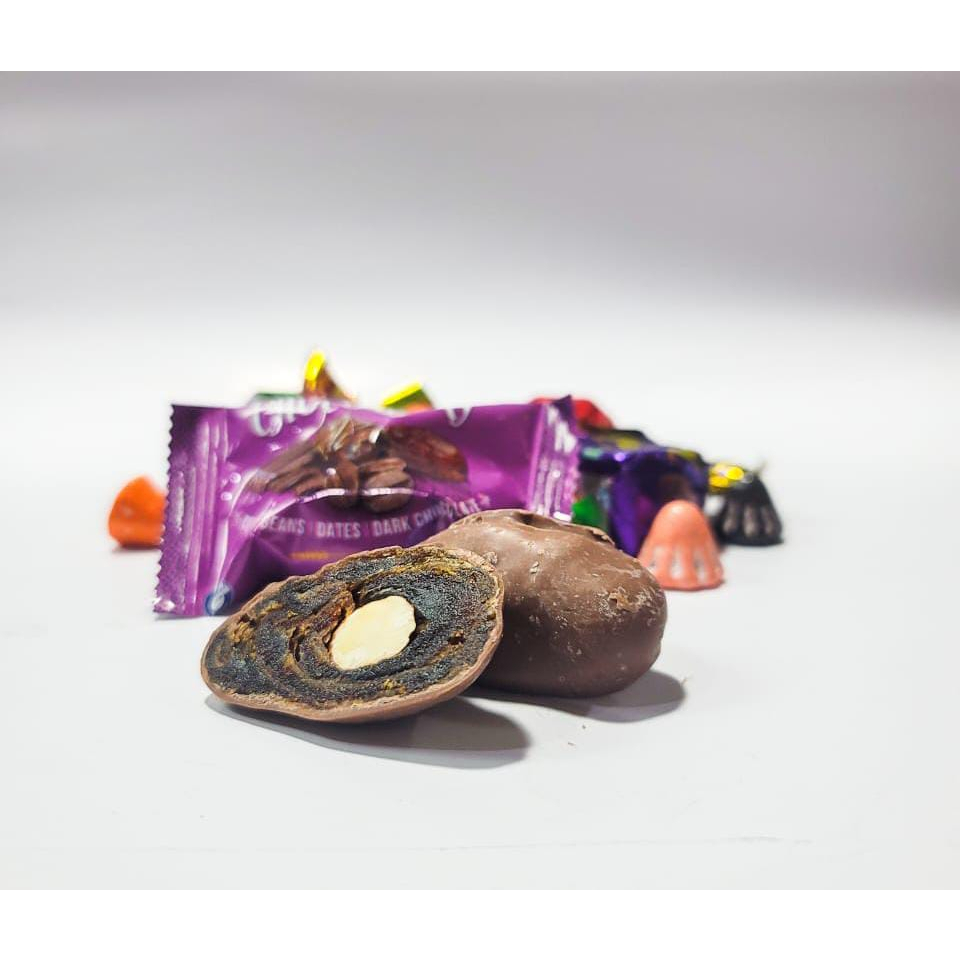

Cokelat Coklat Kurma Isi Kacang Almond Lapis Coklat Arab Dubai Premium Asli Mix 1Kg Untuk Lebaran