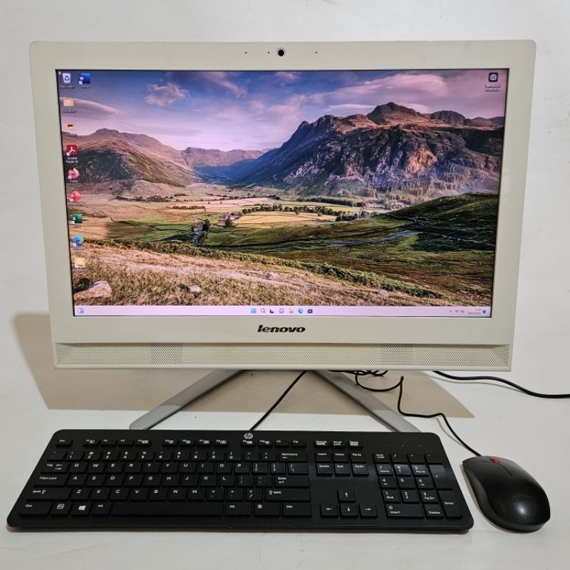 Komputer/Pc All in One Lenovo C40-30 - Core i5 5200u - Layar 21,5inc - 8/256gb