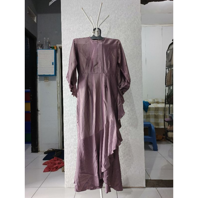 Preloved Sarimbit gamis dress duyung mermaid burgundy bahan maxmara satin