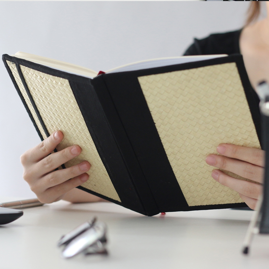 

DU ANYAM - Notebook Anyaman - Buana Agenda