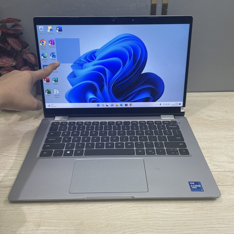 LAPTOP DELL LATITUDE 5320 2in1 i5 i7 GEN11 TOUCHSCREEN PROMO MURAH BAGUS BERGARANSI - CORE I5 GEN11,