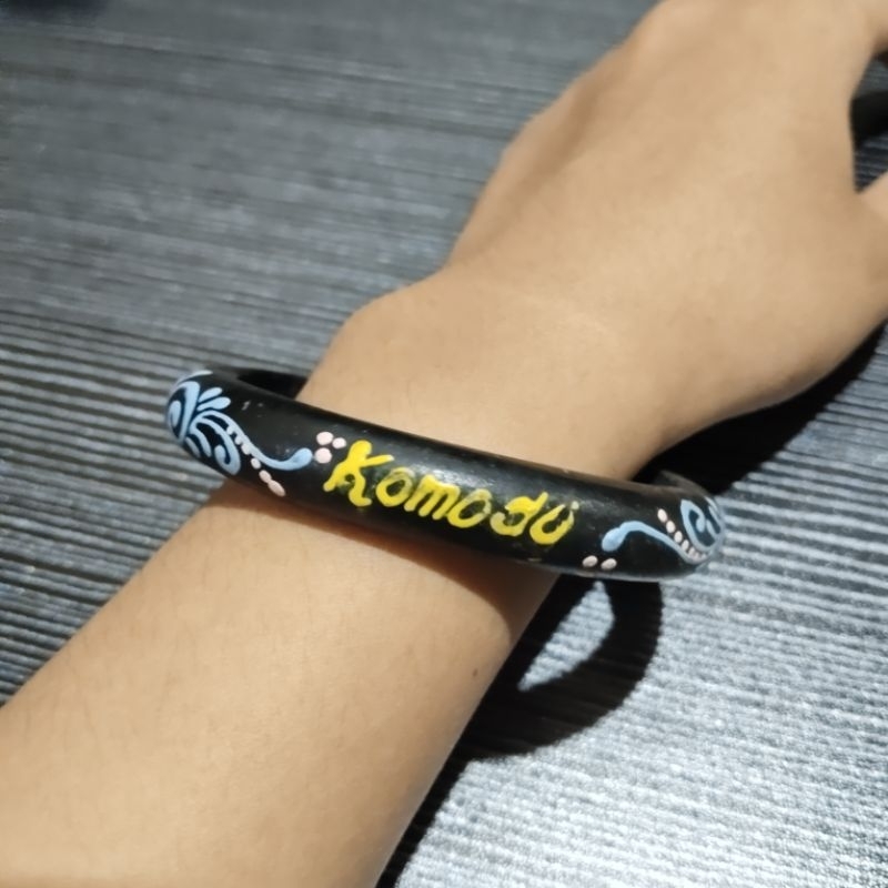 Gelang Kayu Oleh Oleh Khas Flores Pulau Komodo NTT