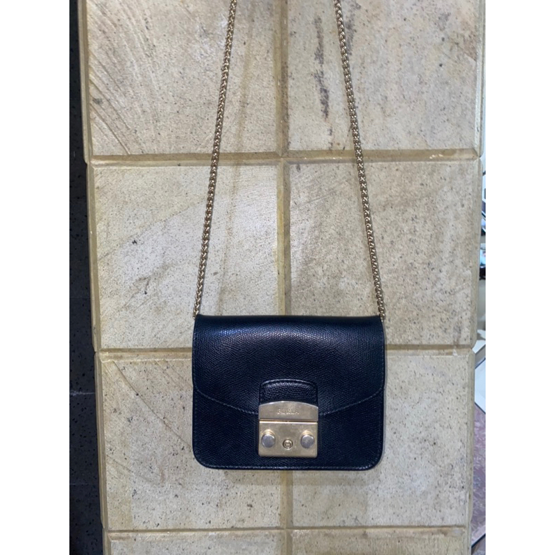 Furla metropolis hitam