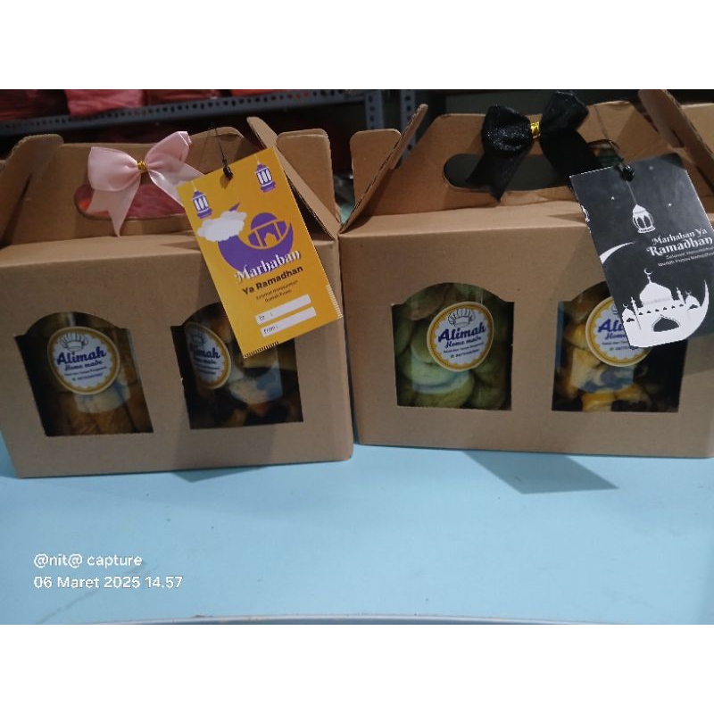 

paket hampers Alimah kue kering isi 2 toples atau 3 toples @ uk 500 ml