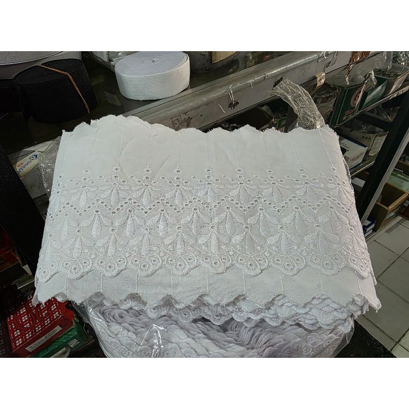 Renda Katun warna putih lebar 15 cm