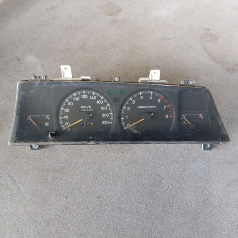 speedometer toyota crown royal saloon