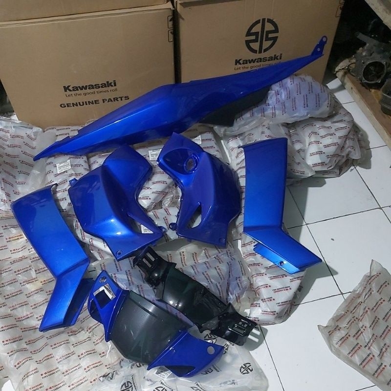 Paket body biru Kawasaki zx130