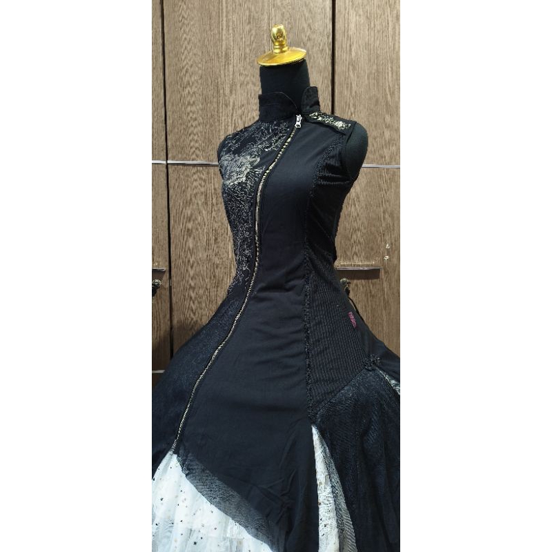 Ozz Oneste outer hitam