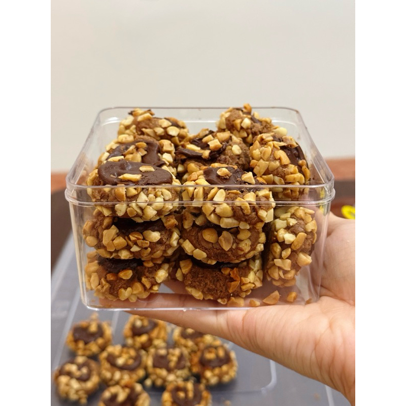 

Thumbprint cookies (coklat kacang)