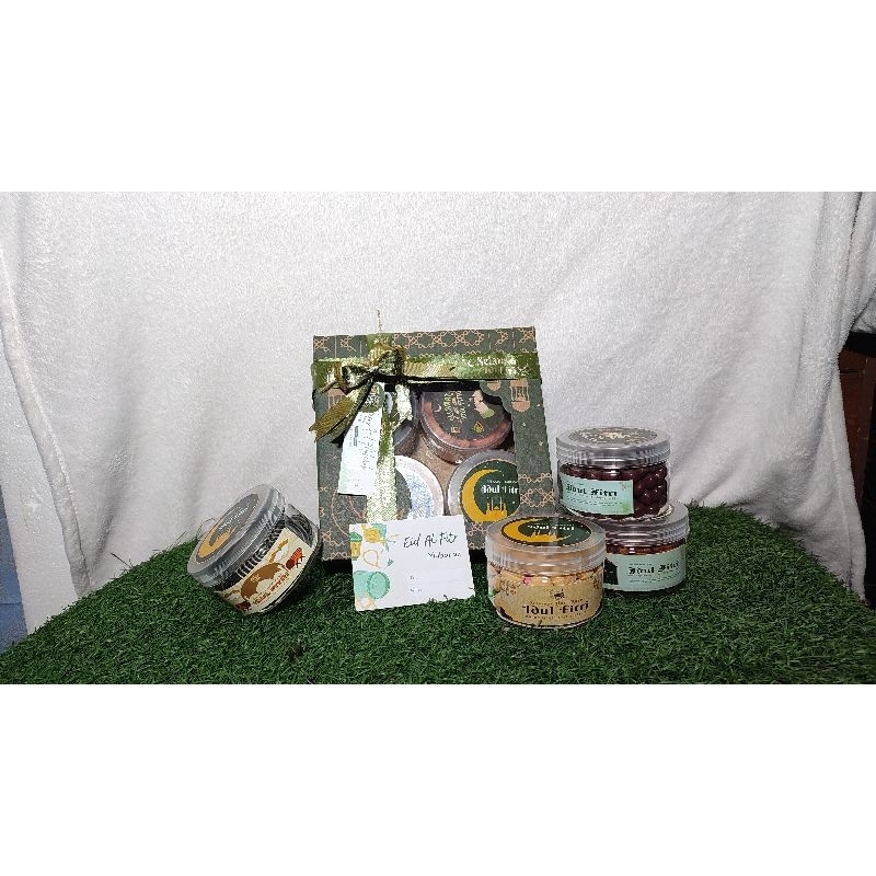 

Hampers Makanan Ringan | Snack Box Gift | Parcel Camilan Premium | Paket 4