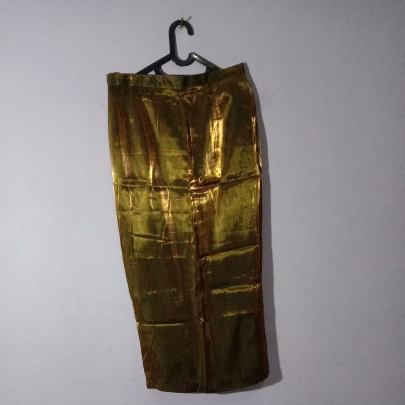 rok panjang warna gold
