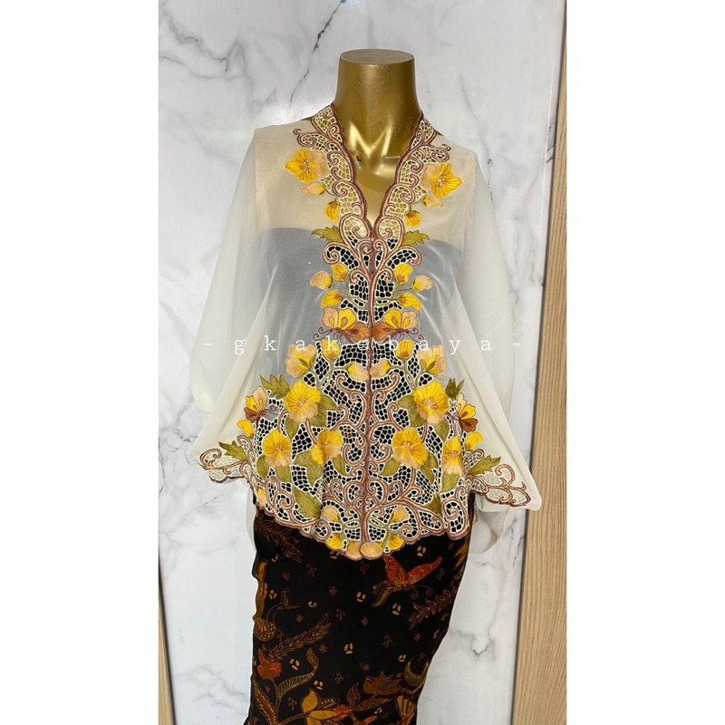 KEBAYA BORDIR KUPU-KUPU / KAIN KEBAYA / KEBAYA BALI
