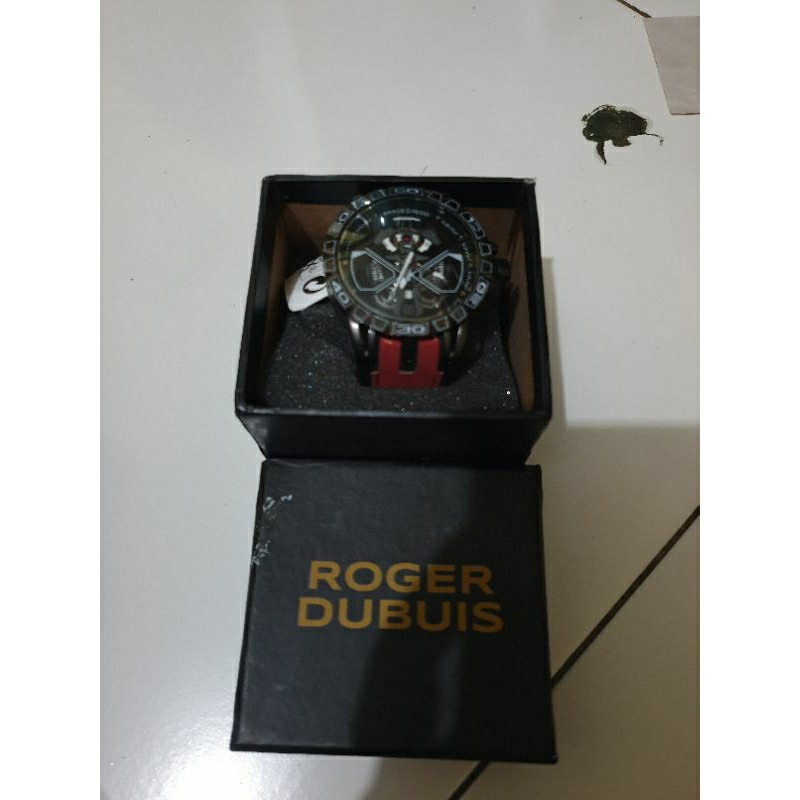 jam tangan pria Roger Dubuis