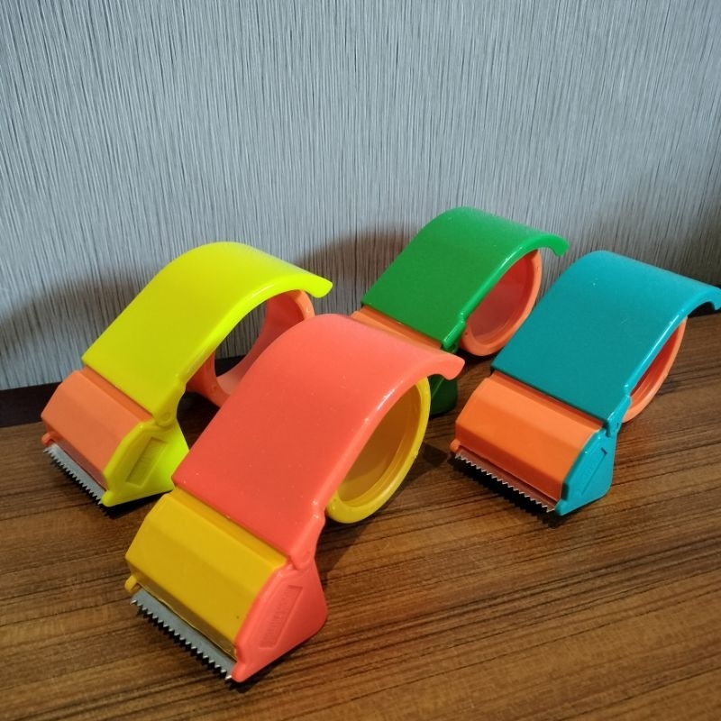 

Tape Cutter Moshi Plastik / Alat Pemotong Lakban (per 1 pcs) (Warna Acak)