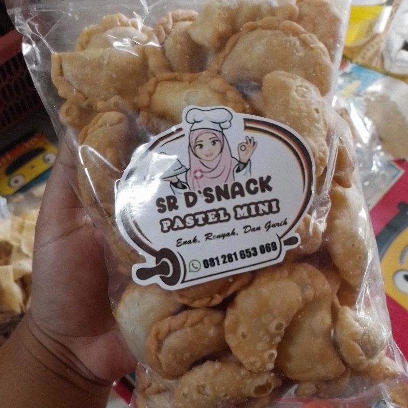

pastel mini isi abon