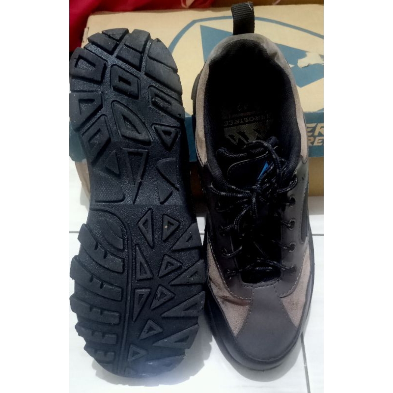 AeroStreet Sepatu Gunung