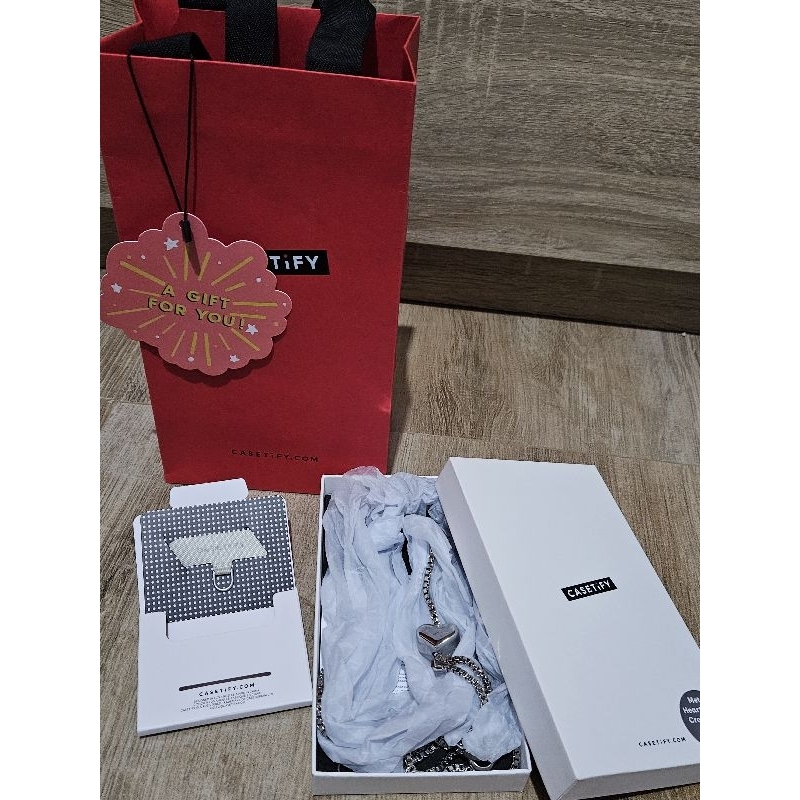 Preloved Metal Heart Chain Casetify