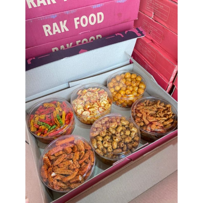 

HAMPERS CEMILAN RAK FOOD PEDAS ISI 6 TOPLES - LEBARAN 2025