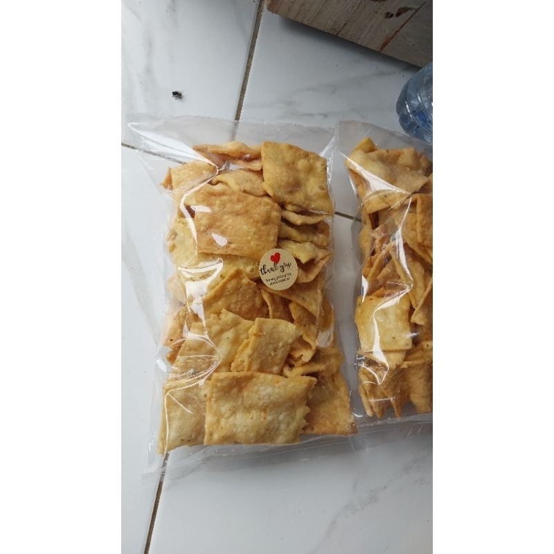 

Keripik Kemplang oleh-oleh khas Tuban