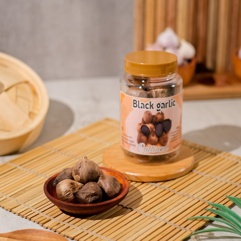 

Black Garlic dari Bawang Tunggal makanan herbal Alami