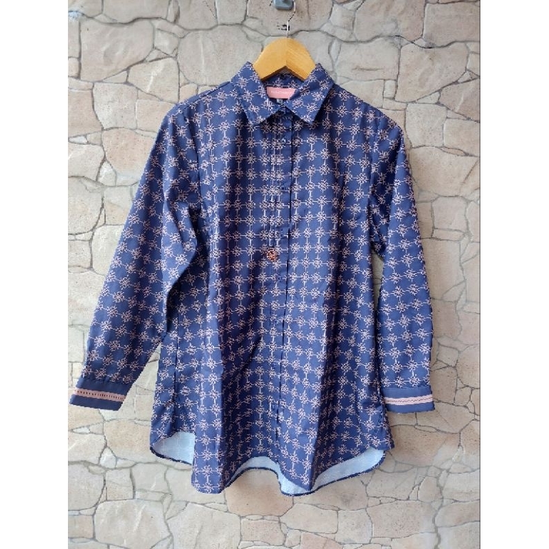 top atasan monogram ria miranda