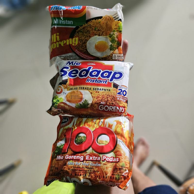 

mie instan goreng random